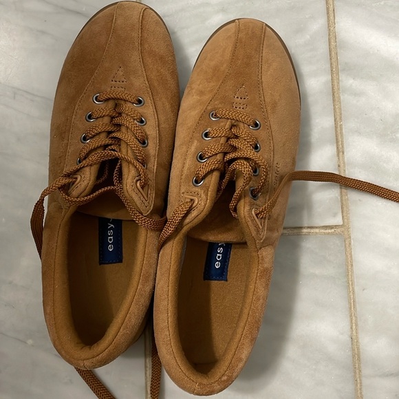 easy Spirit walking shoes - Picture 3 of 4